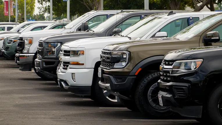 Online Car Auctions vs. Used Dealerships: Where Bargain Hunters Actually Save in 2026